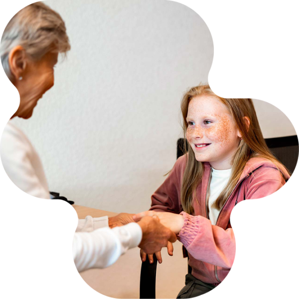 Elev och pedagog som pratar.